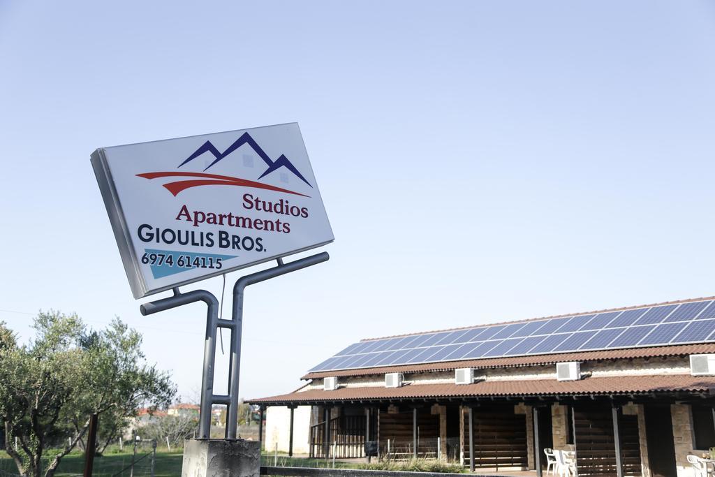 Gioulis Apartments & Studios Nea Plagia Exterior foto